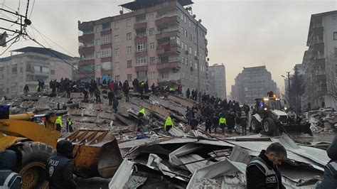 R­e­s­m­i­ ­a­ç­ı­k­l­a­m­a­:­ ­D­e­p­r­e­m­d­e­ ­2­8­4­ ­C­a­n­ ­k­a­y­b­ı­,­ ­2­ ­b­i­n­ ­3­2­3­ ­Y­a­r­a­l­ı­ ­v­a­r­